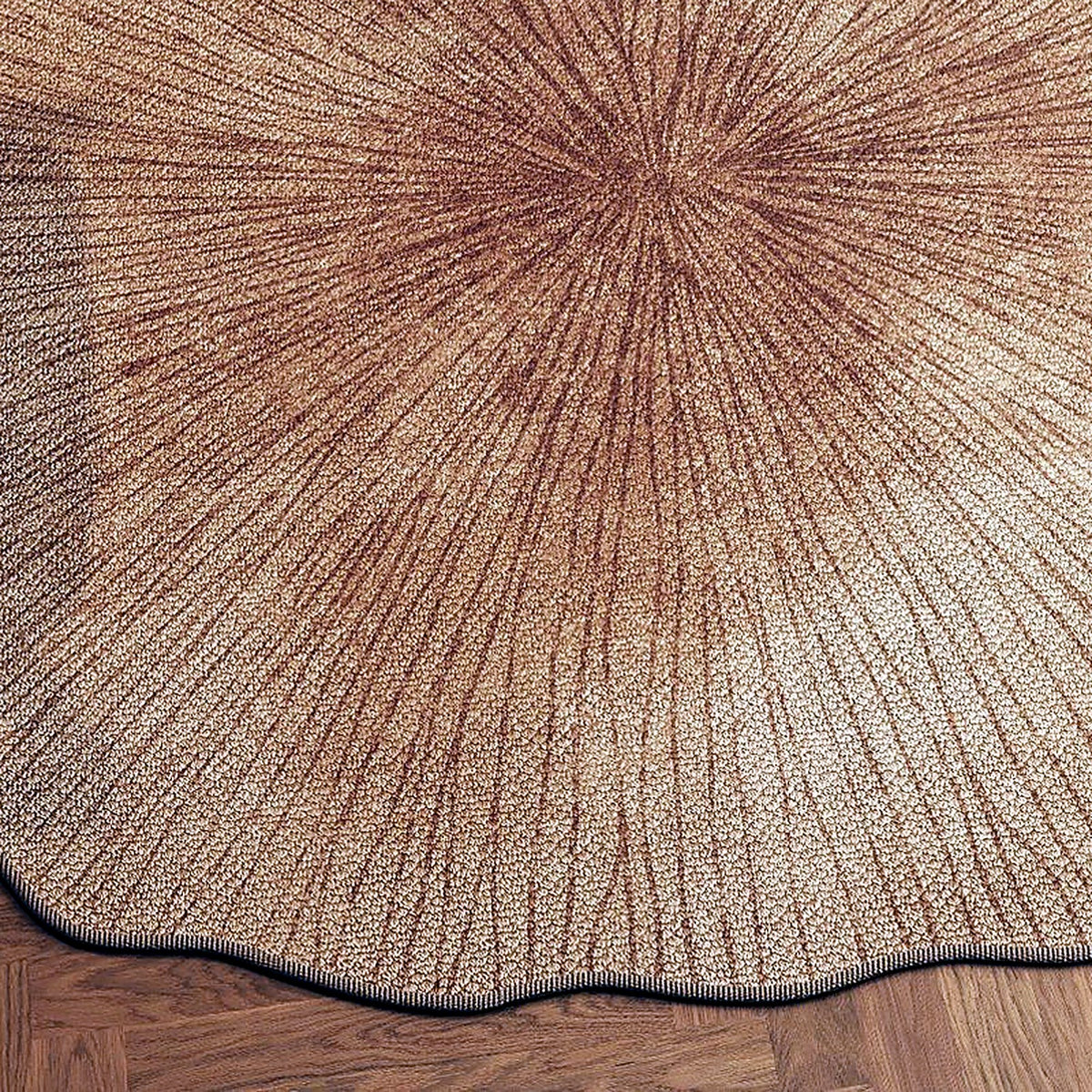 Tapis rond feuille de ginkgo AUBRYNE, détail des nervures et du contour ondulé