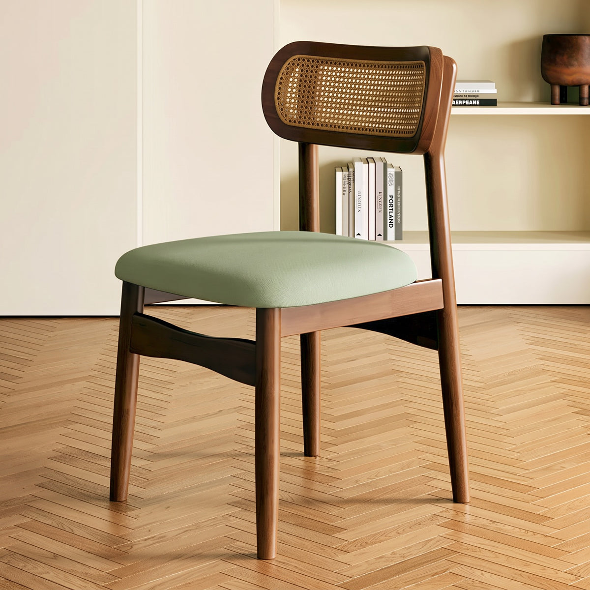 Chaise vintage en noyer et cannage rotin, assise vert kaki