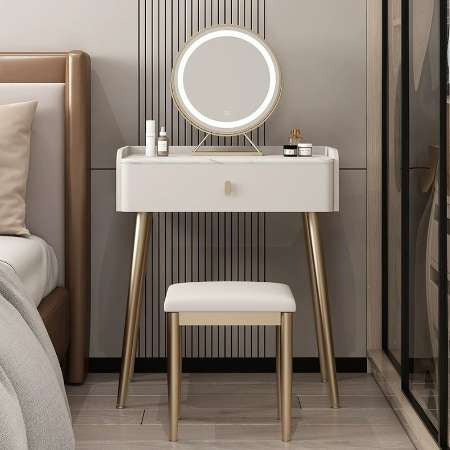 Petite coiffeuse gainée cuir blanc cassé