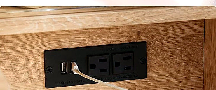 Coiffeuse AUBRYNE, détail prise secteur et ports USB intégrés