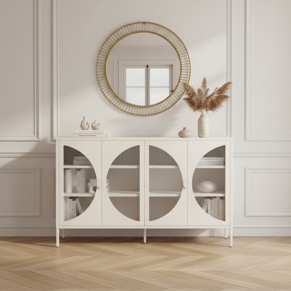 Commode buffet crème AUBRYNE dans un salon parisien à moulures