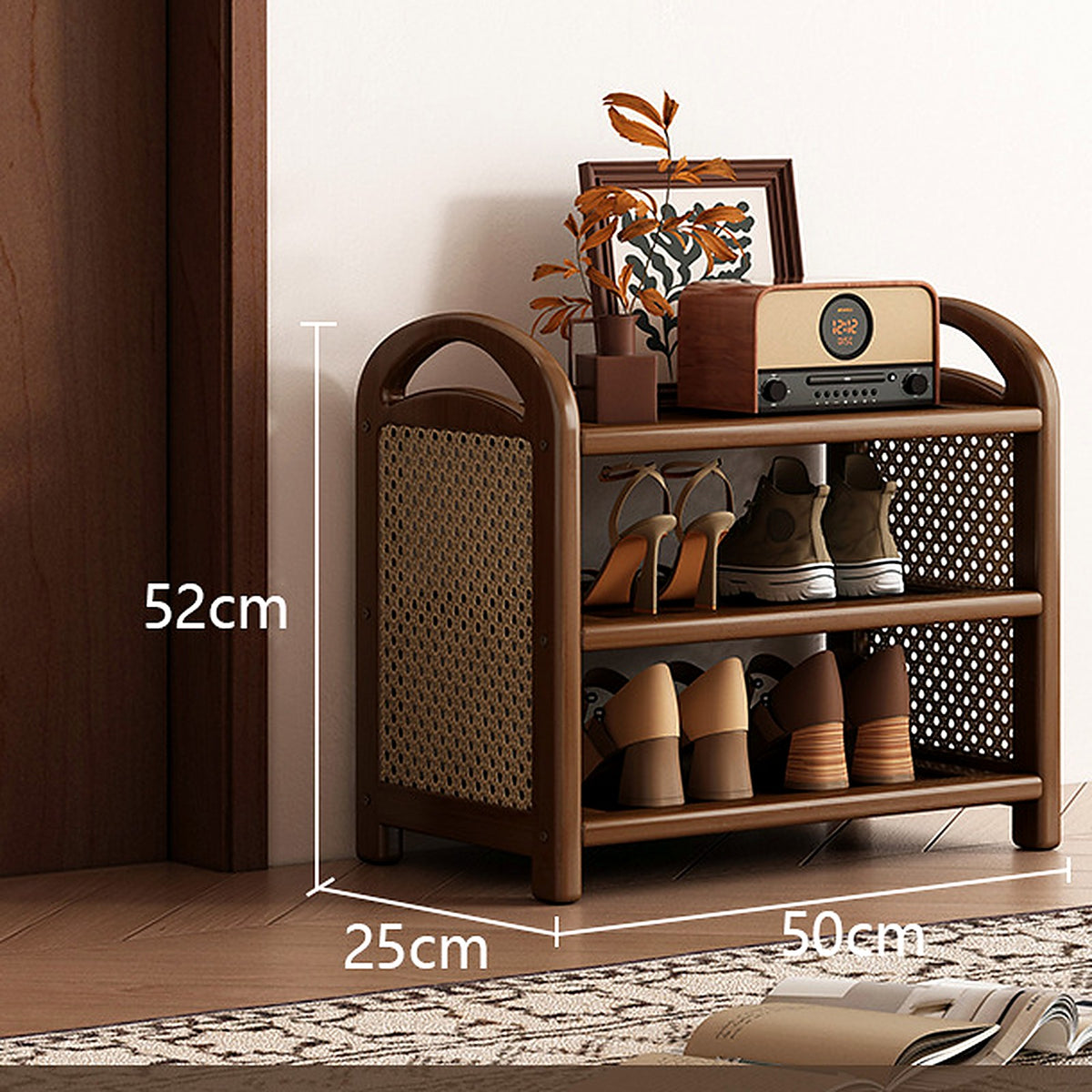 Étagère à chaussures vintage noyer et cannage, 3 niveaux, 50 cm