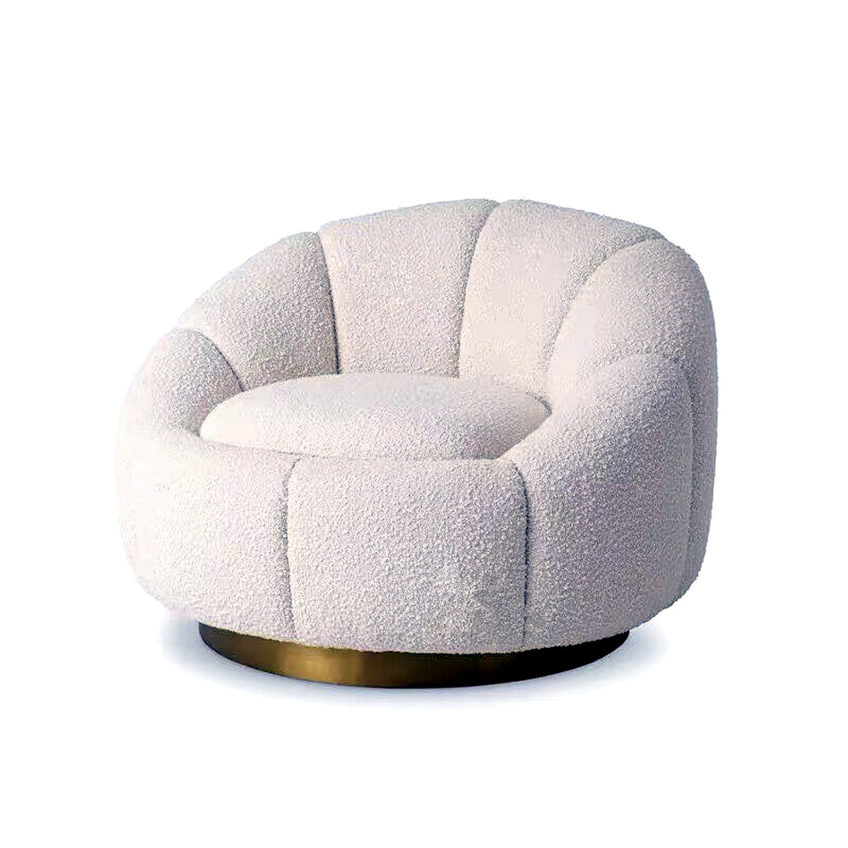 Fauteuil pivotant bouclette crème vu de trois quarts, dossier nervuré et socle doré