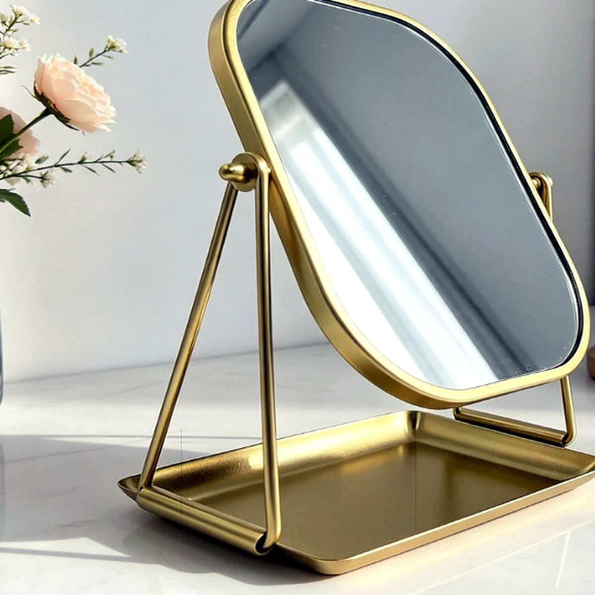 Miroir de table doré incliné